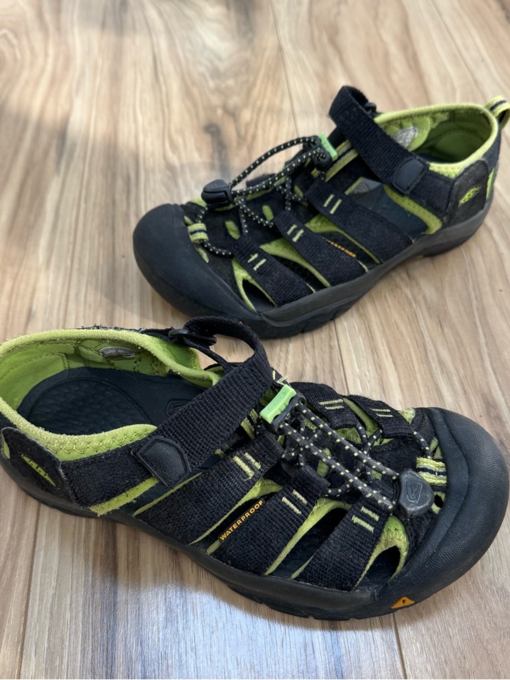 KEEN Little Kids Size 3 Newport H2 Waterproof Sandals Black/Lime Hiking Outdoor